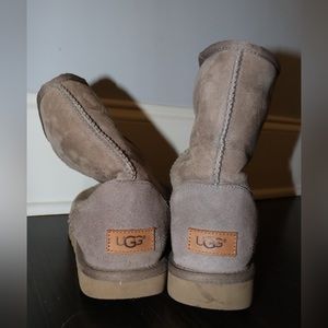 BROWN UGGS SIZE 9